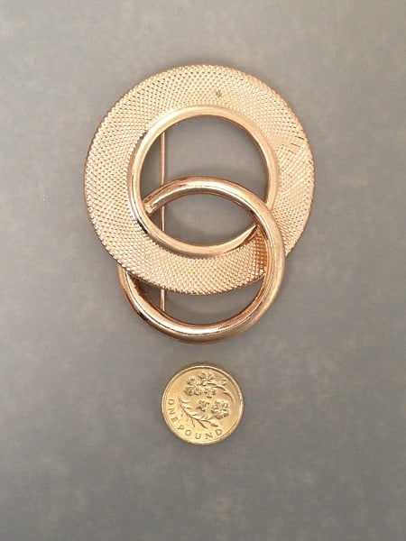 1980s costume jewellery gold brooch with pound coin to show scale
