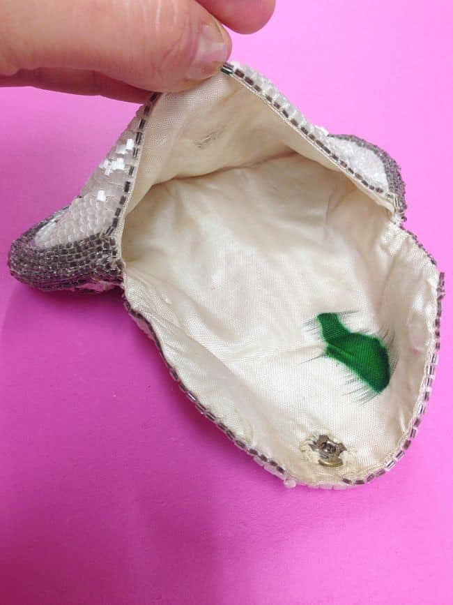 Petite 1920s Vintage Beaded Purse opening