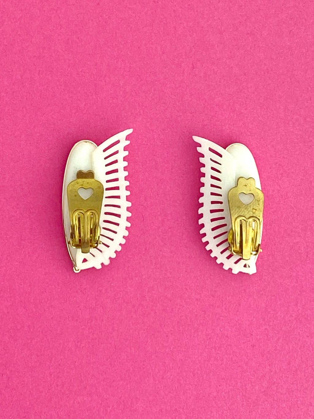 1950s Deadstock White Winged Clip On Earrings - Image 6