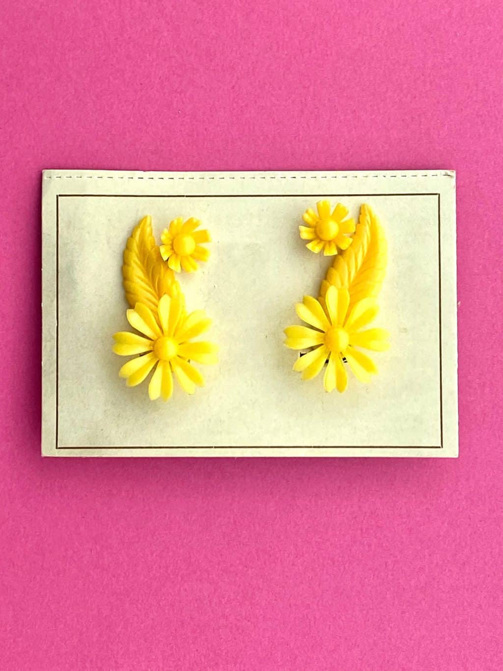 1950s Deadstock Yellow Feather Flower Clip On Earrings - Image 3