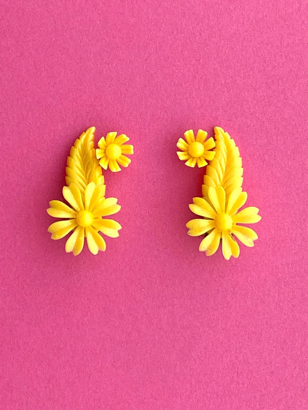 1950s Deadstock Yellow Feather Flower Clip On Earrings