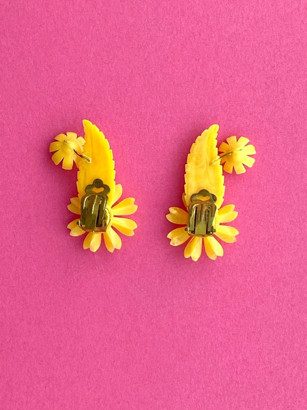 1950s Deadstock Yellow Feather Flower Clip On Earrings - Image 2