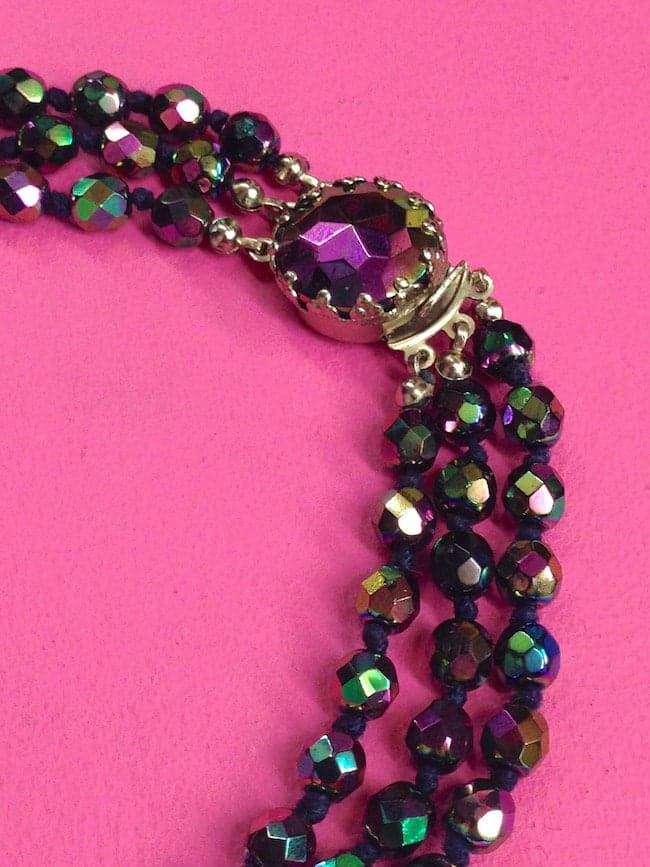 1950s three strand vintage Aurora Borealis peacock glass necklace - Image 3