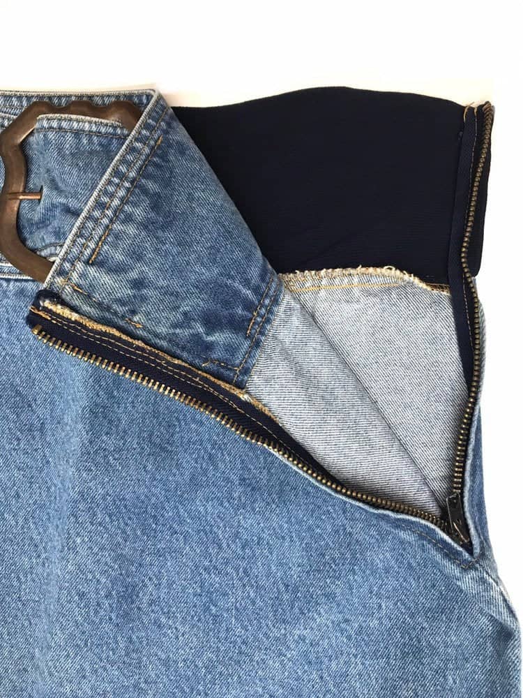 80s short denim skirt with buckle detail - M/Waist 32.5 - Image 4