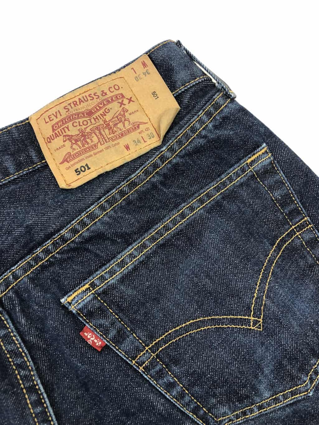Y2K Dark Wash Mid Rise 501s Levis Jeans in Deep Navy Blue Denim - W33 x L26  - St Cyr Vintage