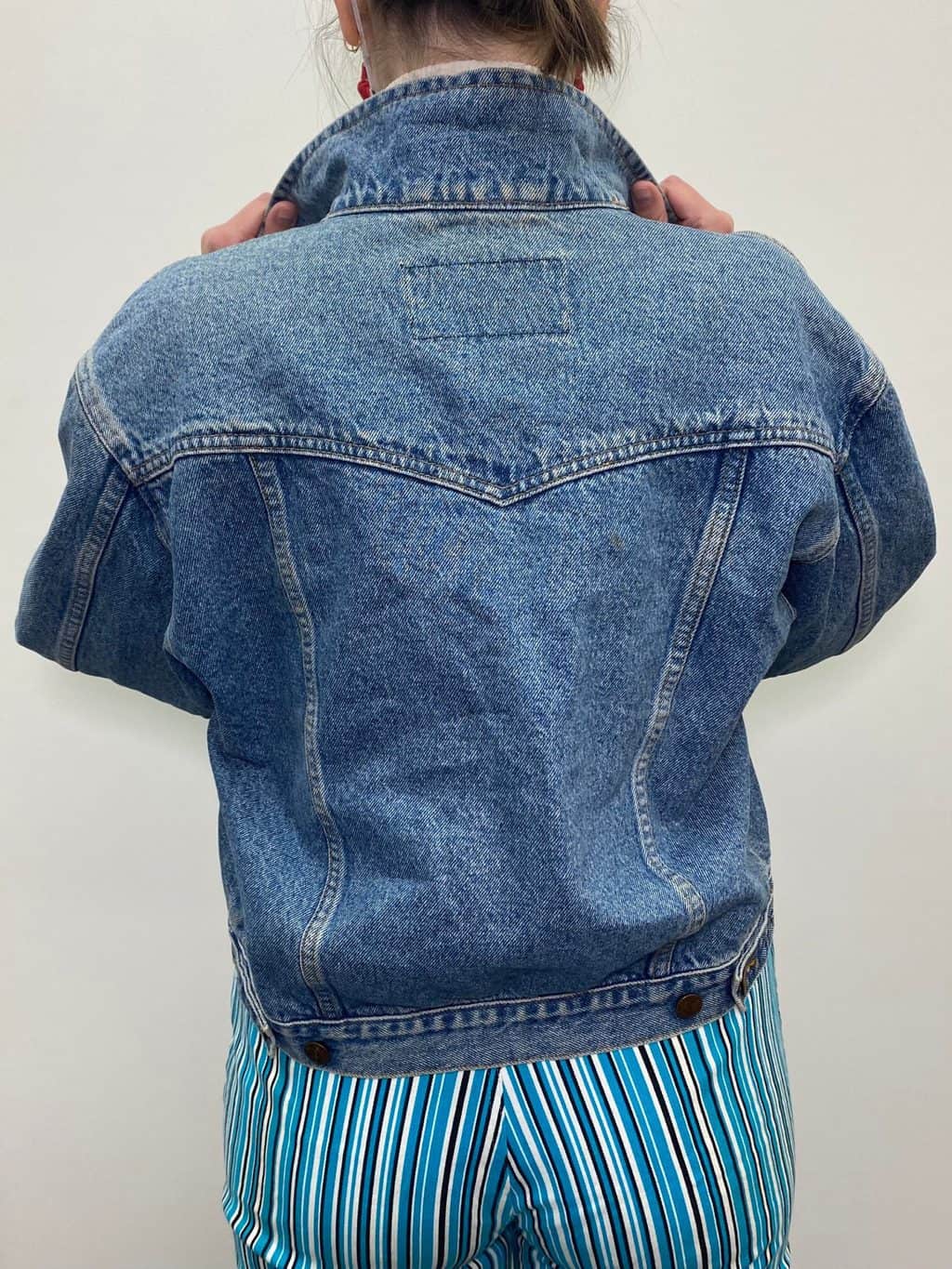 Womens Wrangler vintage denim jacket in stonewash blue with cropped length,  circa 1990 / 1980 - Medium - St Cyr Vintage