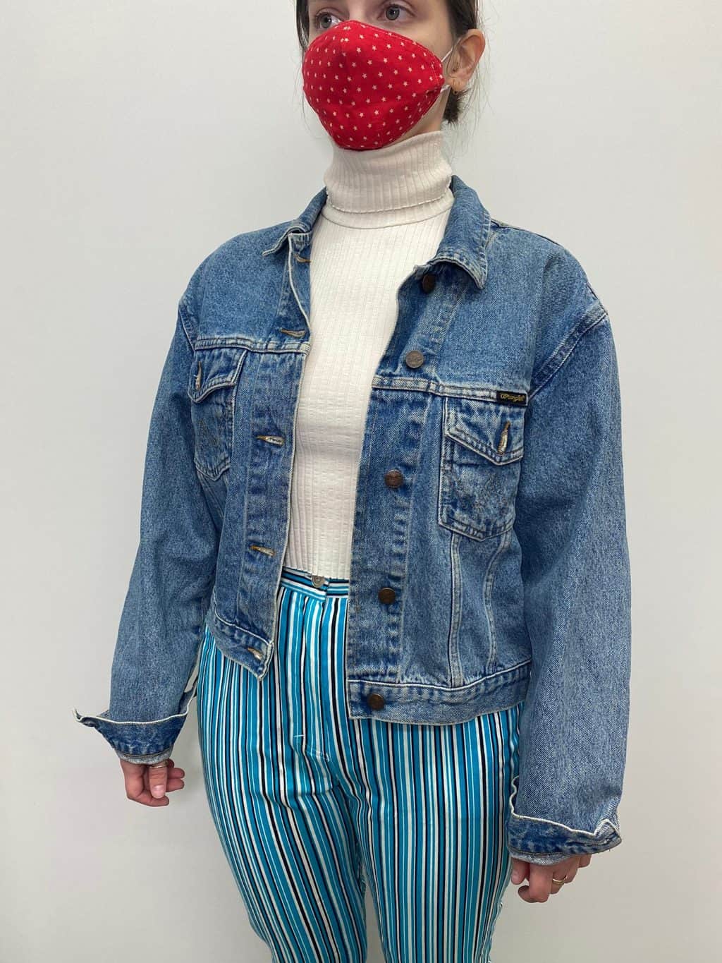 Womens Wrangler vintage denim jacket in stonewash blue with cropped length, circa 1990 / 1980 - Medium - Image 5