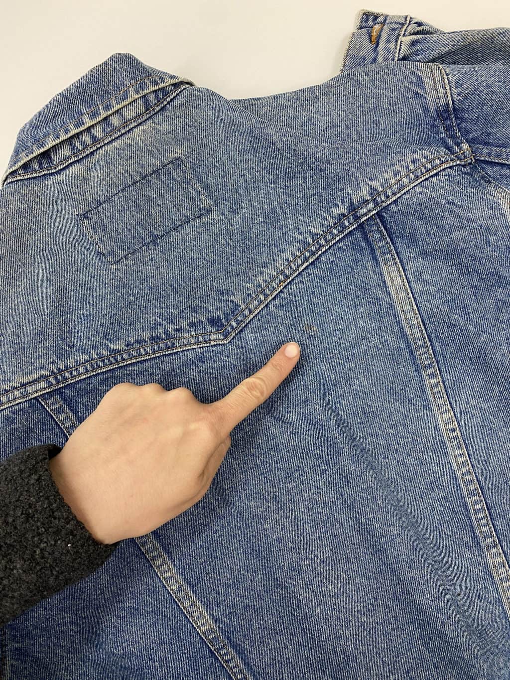 Womens Wrangler vintage denim jacket in stonewash blue with cropped length, circa 1990 / 1980 - Medium - Image 6