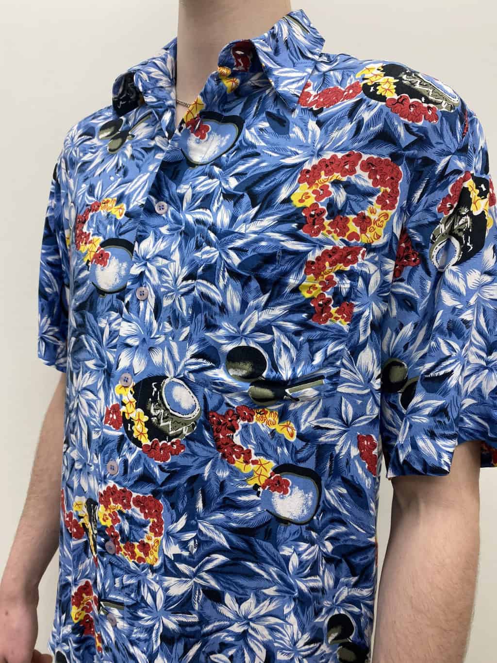 Mens vintage floral Hawaiian shirt with coconuts and lei garlands in blue  and red - Large