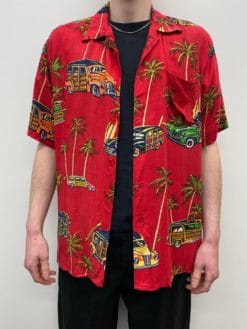Red Vintage Holiday Shirt with Retro Cars and Palm Tree Hawaiian Print Summer Surfing Beach Tropical Heatwave - UK Size Men's XL / XXL