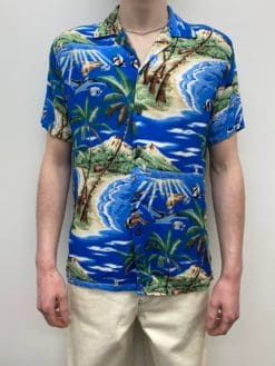 Vintage Tropical Sea Life Mens Shirt Underwater Creatures Fish Turtles Waves Palm Trees Islands Beaches Sand - Size Men's M / L