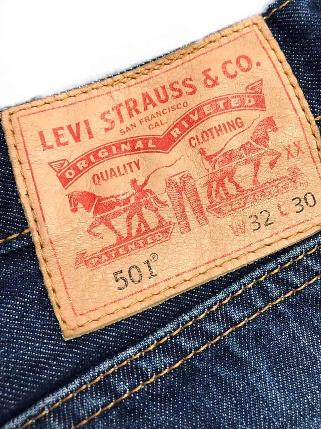 Levis 501 jeans in dark blue denim with whiskered hips and leather patch -  W31 x  - St Cyr Vintage