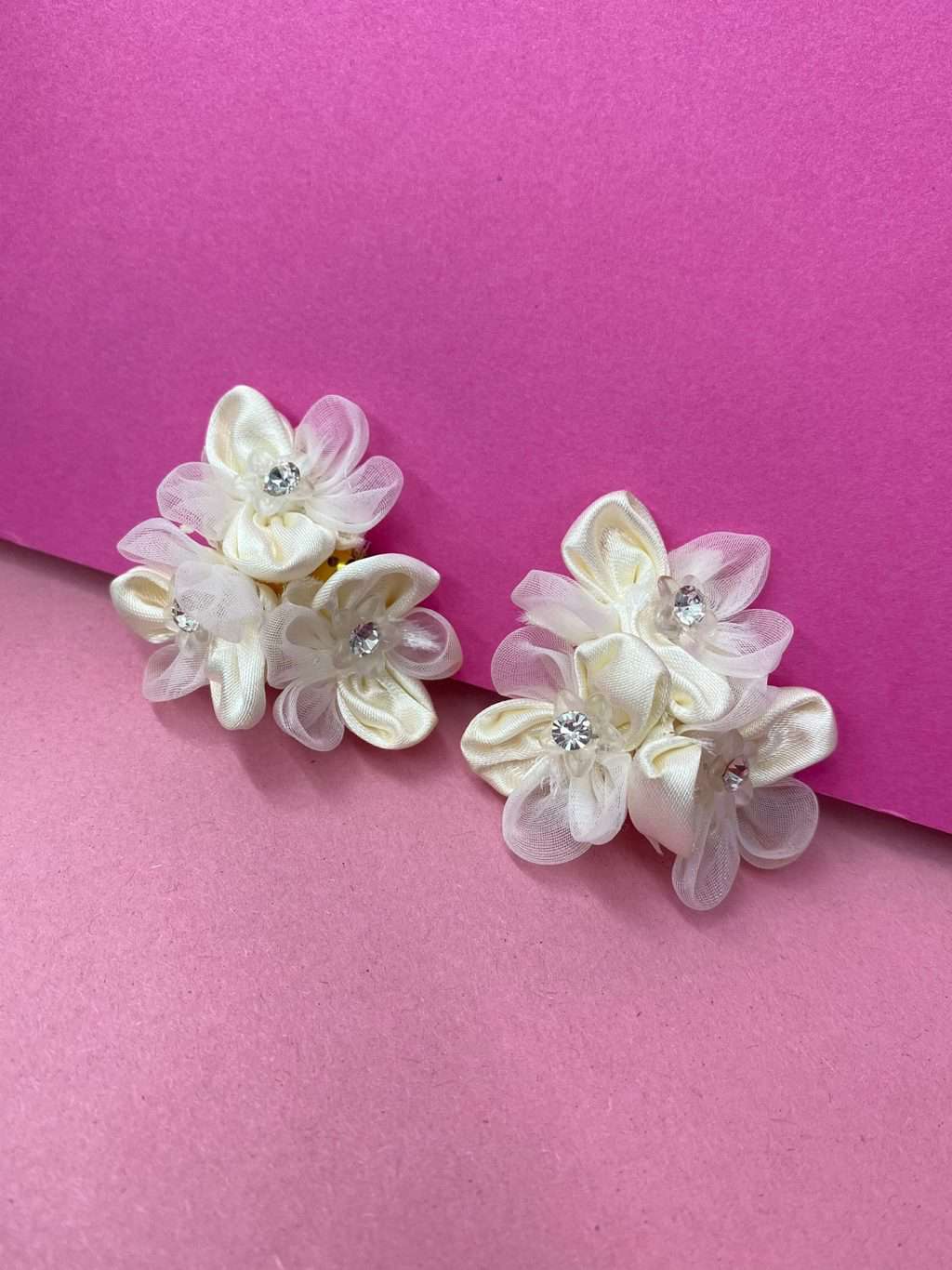 Vintage 1980s Wedding Earrings White Ivory Ribbon Clip On Earrings - Image 2