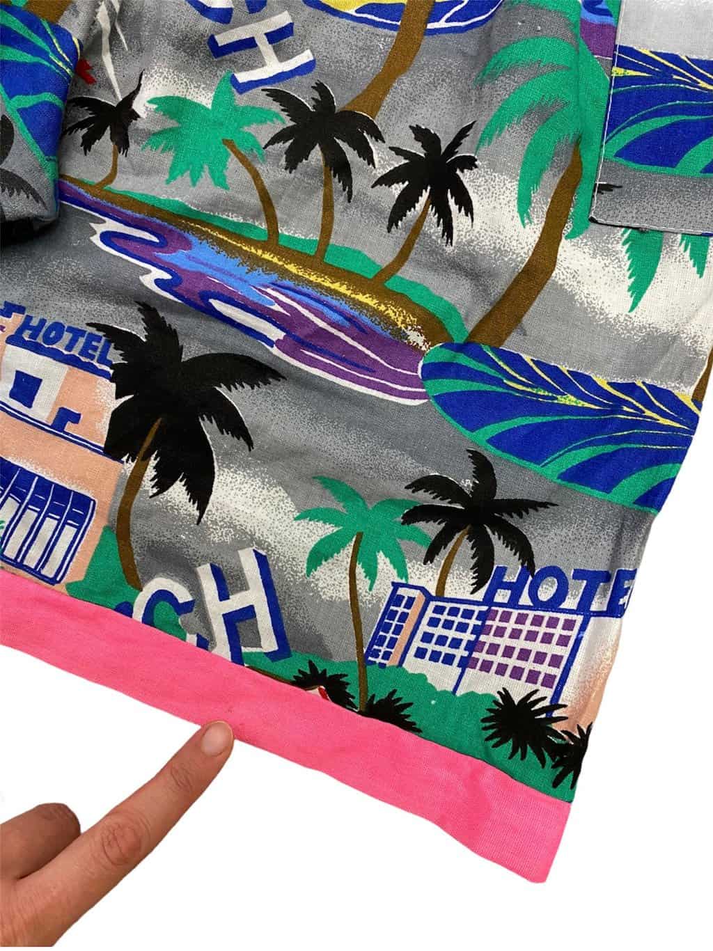 Loud 80s / 90s Vintage Cotton Summer Shorts with Bright Abstract Beach Motif - XS / Small - Image 3