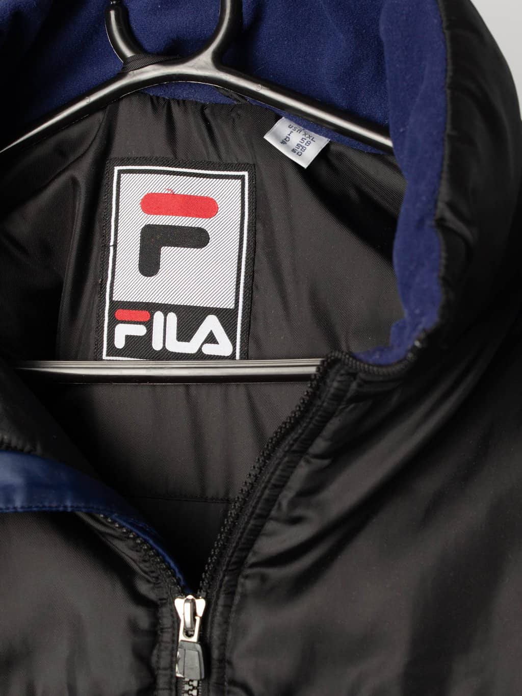 Mens vintage Fila spellout puffer jacket with detachable hood and elasticated cuffs and hem - 2XL - Image 3