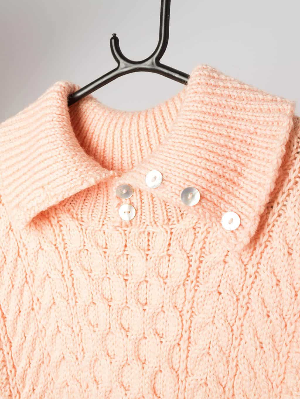 Womens vintage peachy pink cable knit collared jumper with mother of pearl buttons - Medium / Large - Image 3