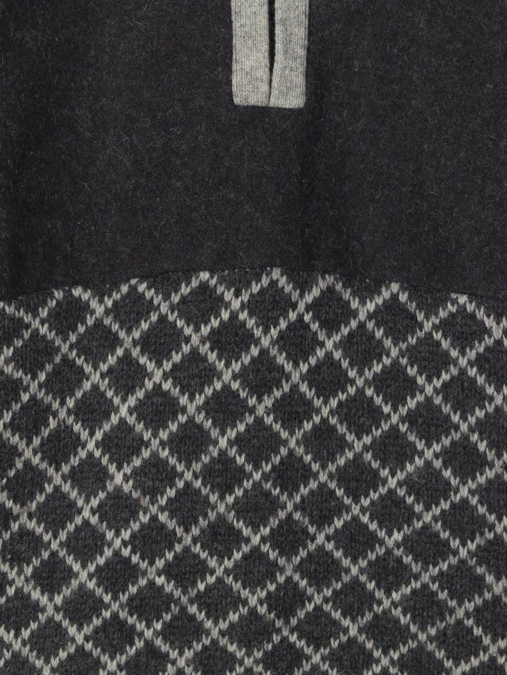 Mens vintage Nordic style pullover jumper in diamond pattern - XL - Image 2
