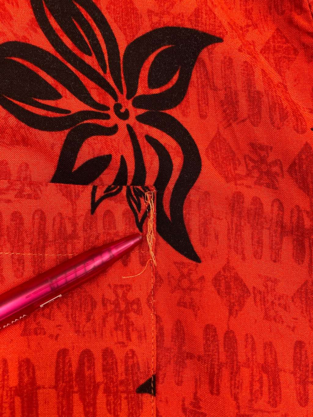 Mens Vintage Hawaiian shirt bold orange red with black hibiscus floral motifs - XL - Image 5