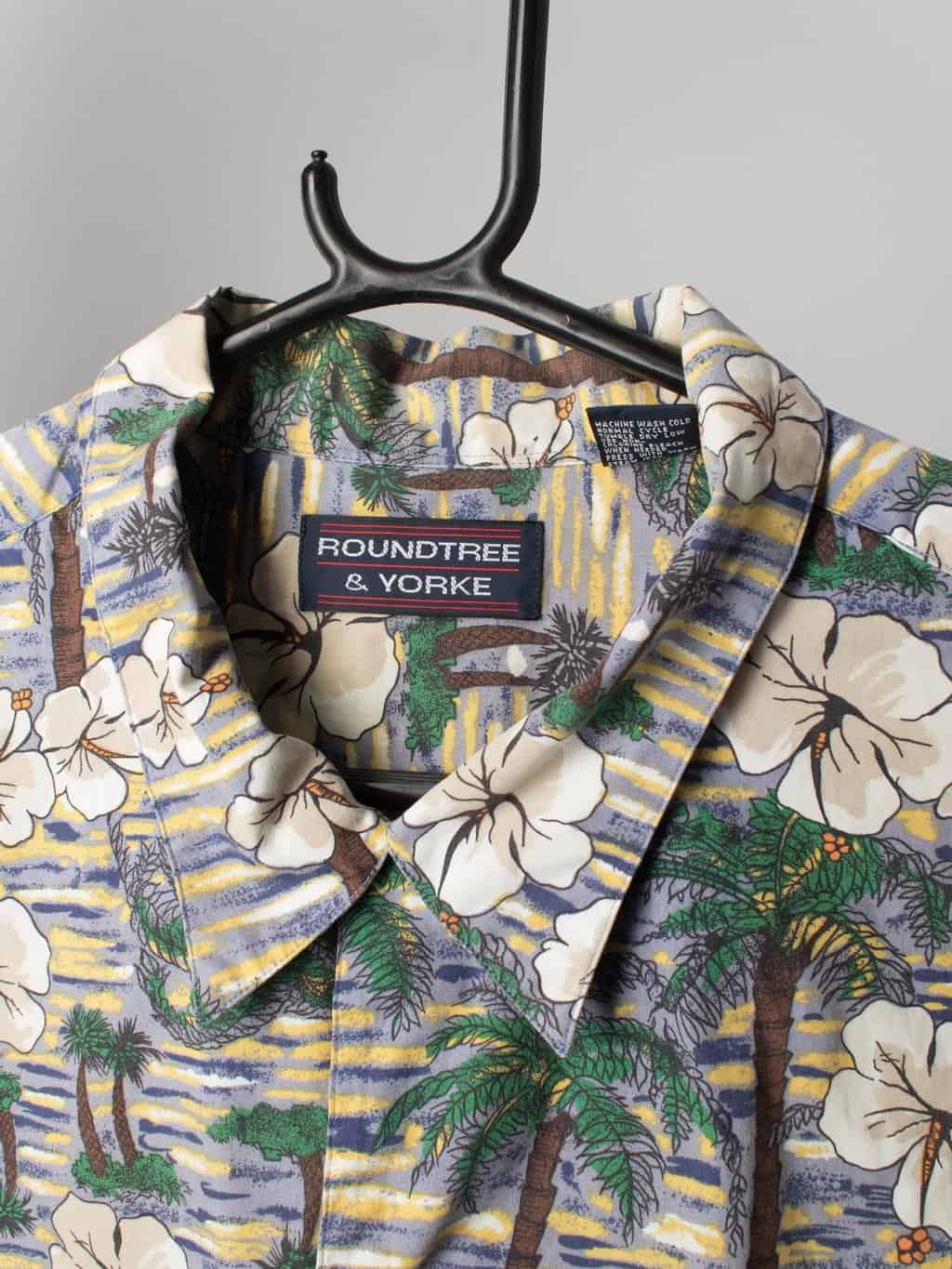 Vintage mens Hawaiian floral shirt with blue sea green palm trees - Large - Image 3