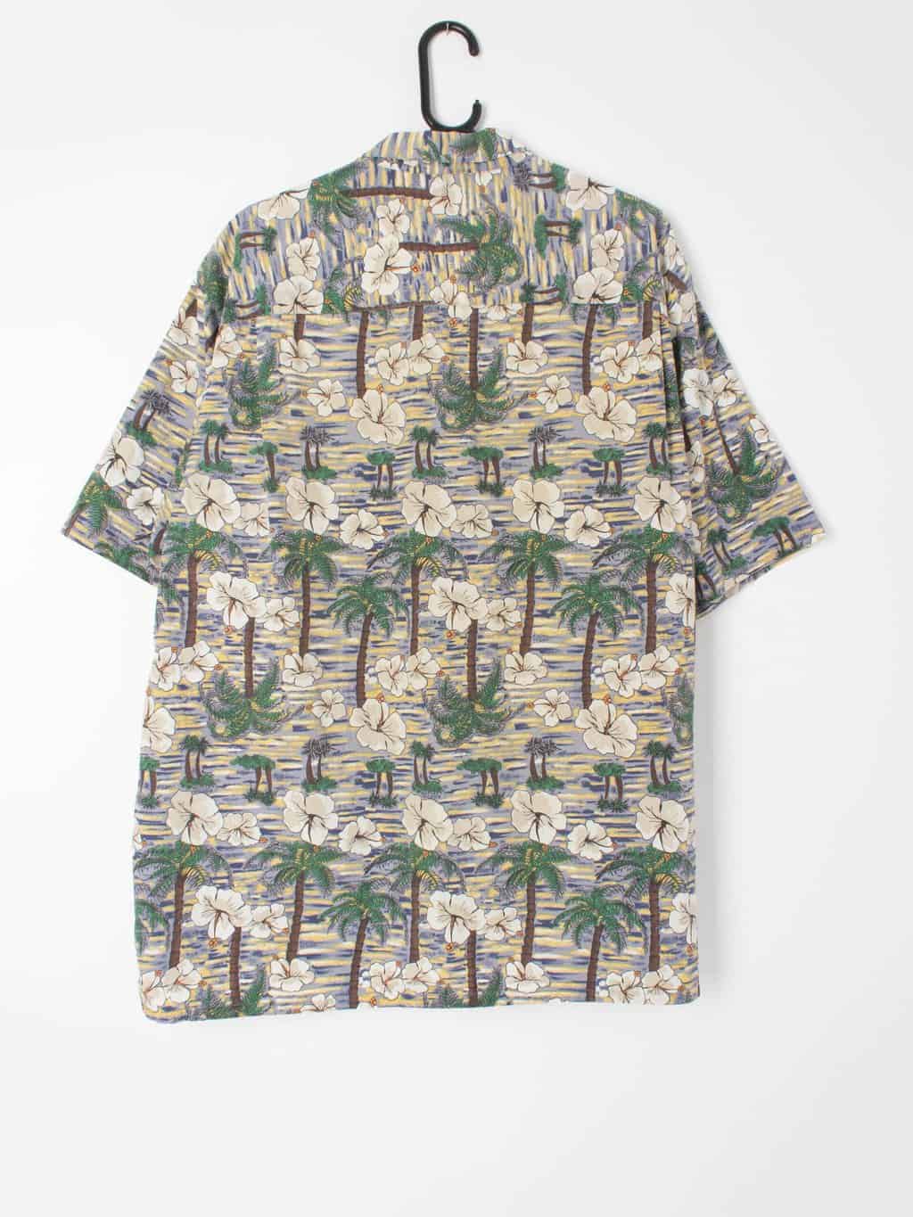 Vintage mens Hawaiian floral shirt with blue sea green palm trees - Large - Image 4
