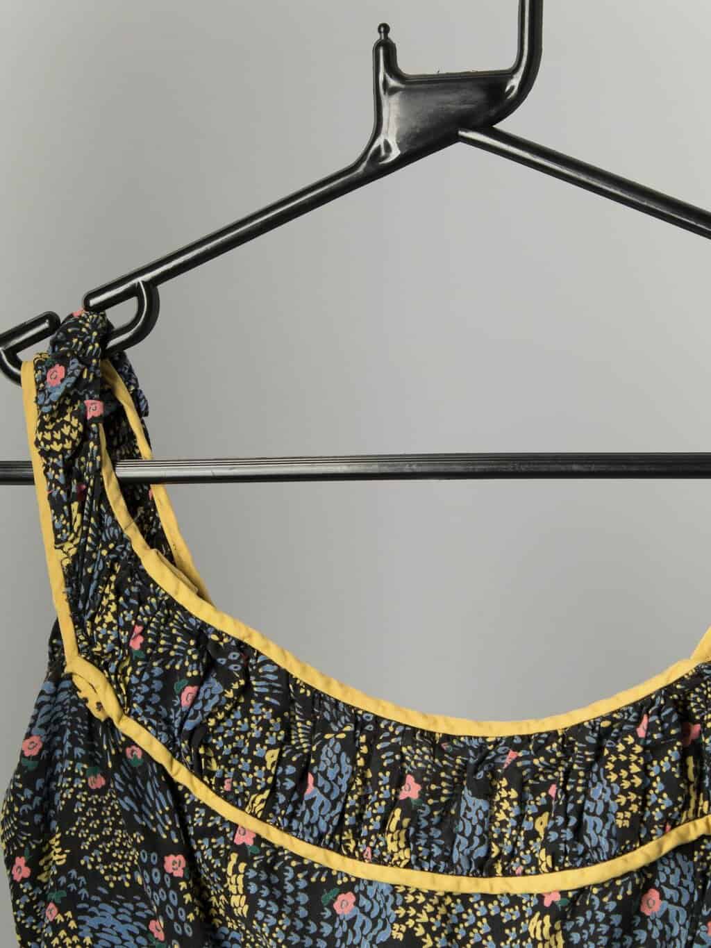 Vintage 1950s day dress with pretty ditsy floral pattern - Small - Waist 26" - Image 2