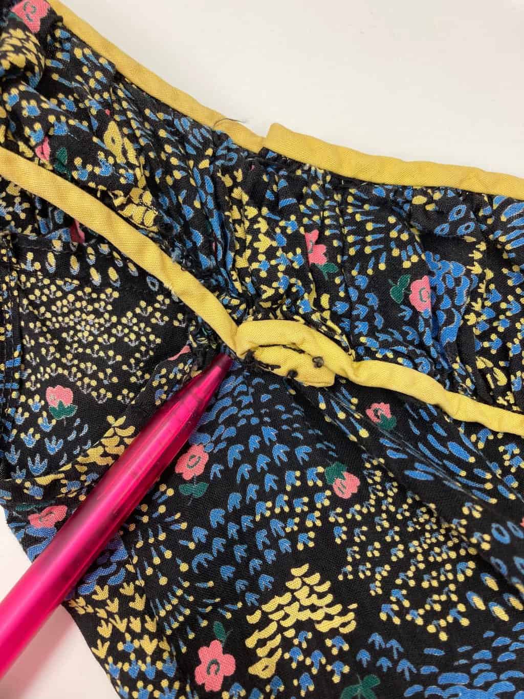 Vintage 1950s day dress with pretty ditsy floral pattern - Small - Waist 26" - Image 5