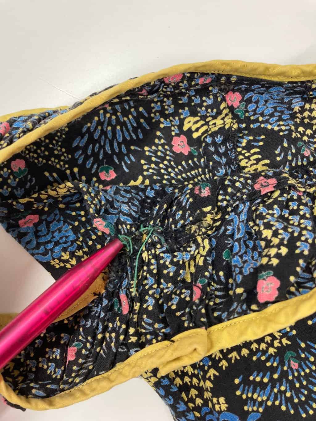 Vintage 1950s day dress with pretty ditsy floral pattern - Small - Waist 26" - Image 6