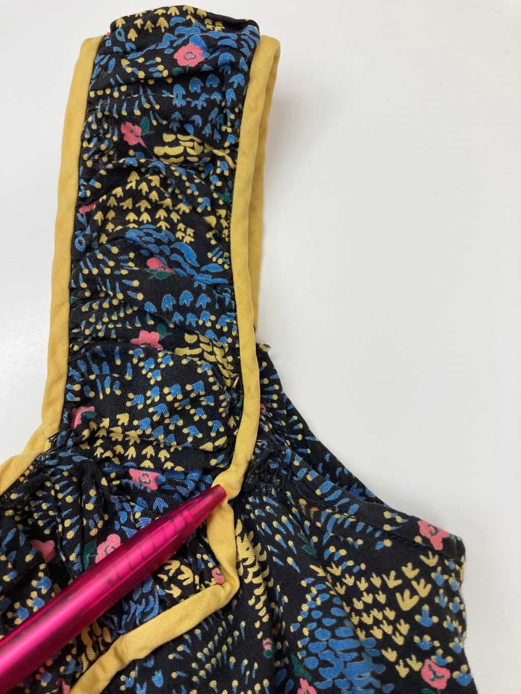 Vintage 1950s day dress with pretty ditsy floral pattern - Small - Waist 26" - Image 7