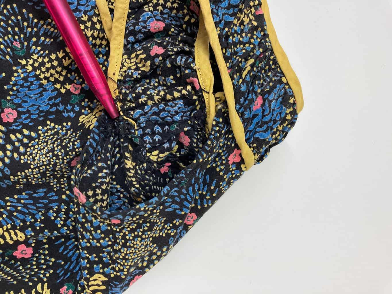 Vintage 1950s day dress with pretty ditsy floral pattern - Small - Waist 26" - Image 8