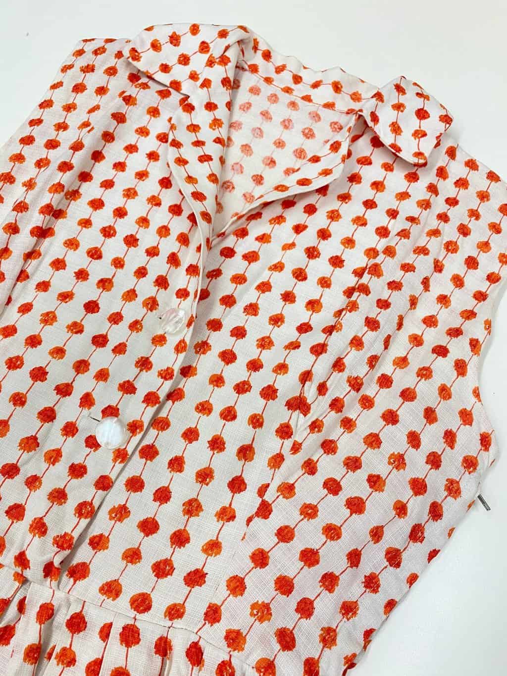 Vintage 1950s orange and white cotton day dress with collar, pleated skirt and side zip - UK 10 - Image 7