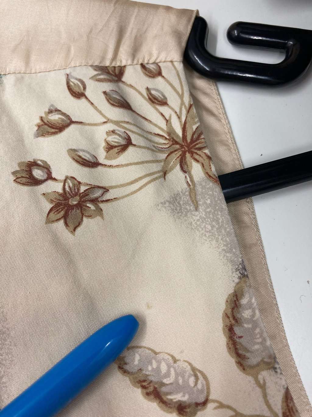 Womens vintage silk vest / waistcoat with pheasant and springer spaniel countryside design  - Large / XL - Image 6