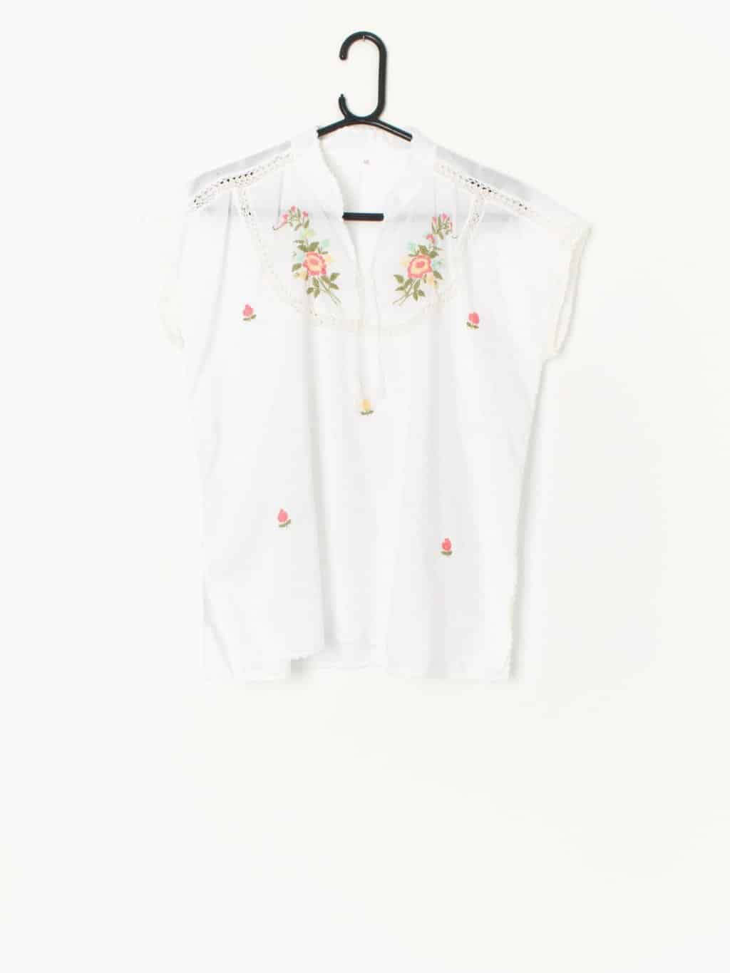 70s Vintage Boho Top White With Stunning Floral Embroidery Medium Large