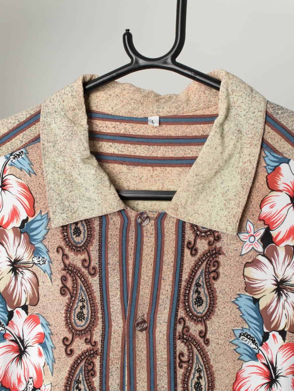 90s Vintage Hawaiian Shirt With Speckled Fabric And Vibrant Red Blue Hibiscus Bands Large 2