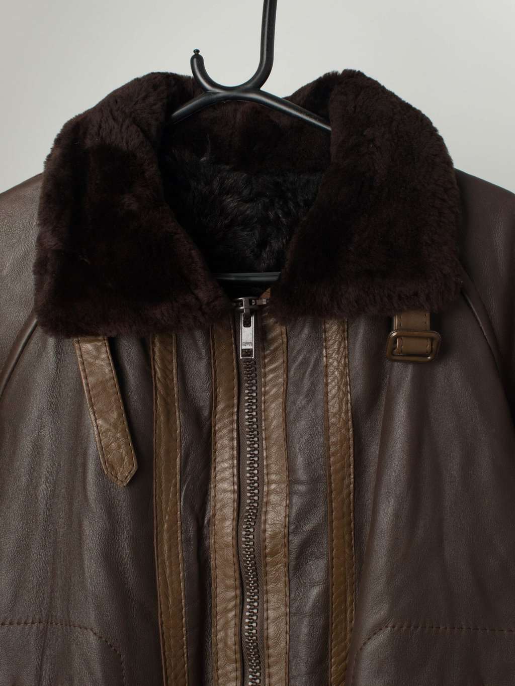 Vintage brown leather flying jacket with sheepskin lining - Medium / Large