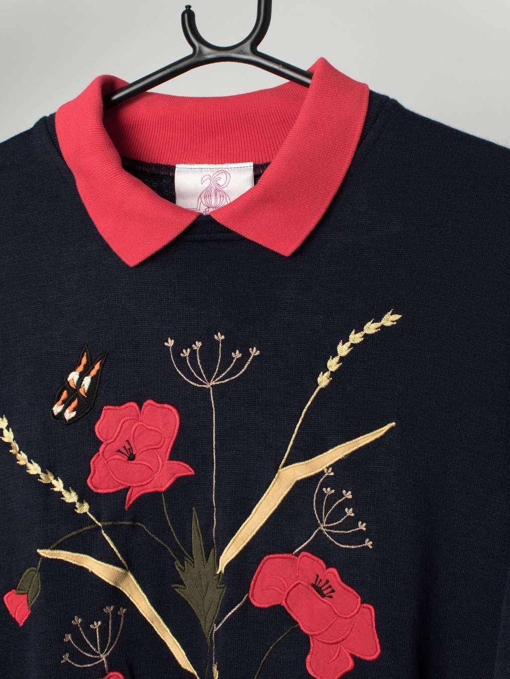 Vintage collared sweatshirt in navy blue with red embroidered poppies - Medium / Large