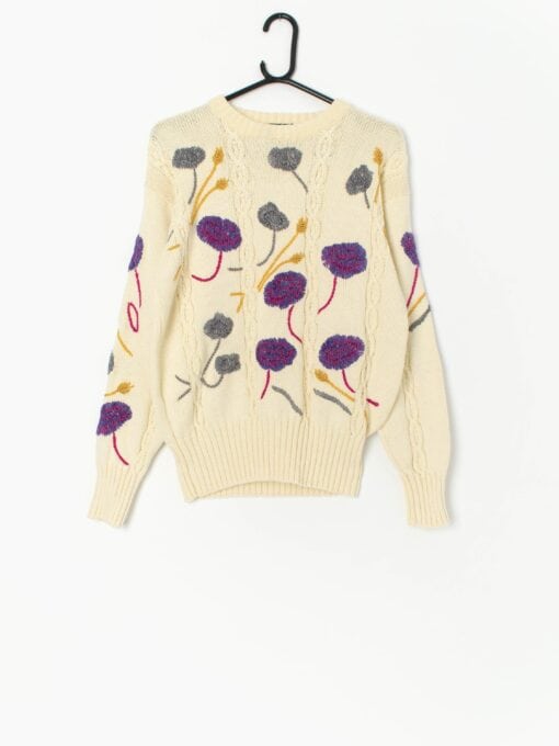 Vintage beige sweater with cable knit and stunning floral design - Medium