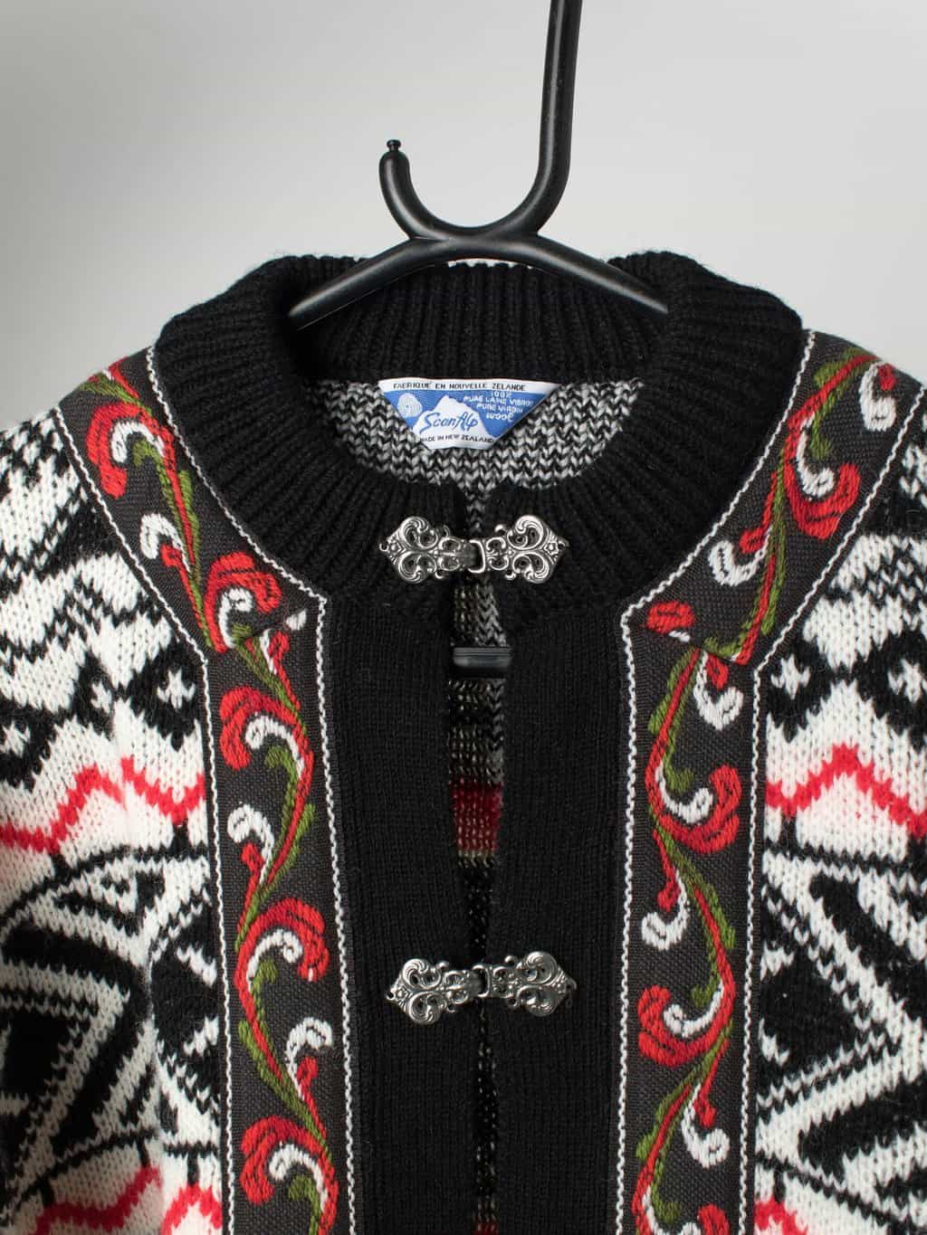 Vintage Norwegian wool cardigan with stunning geometric design - Medium / Large
