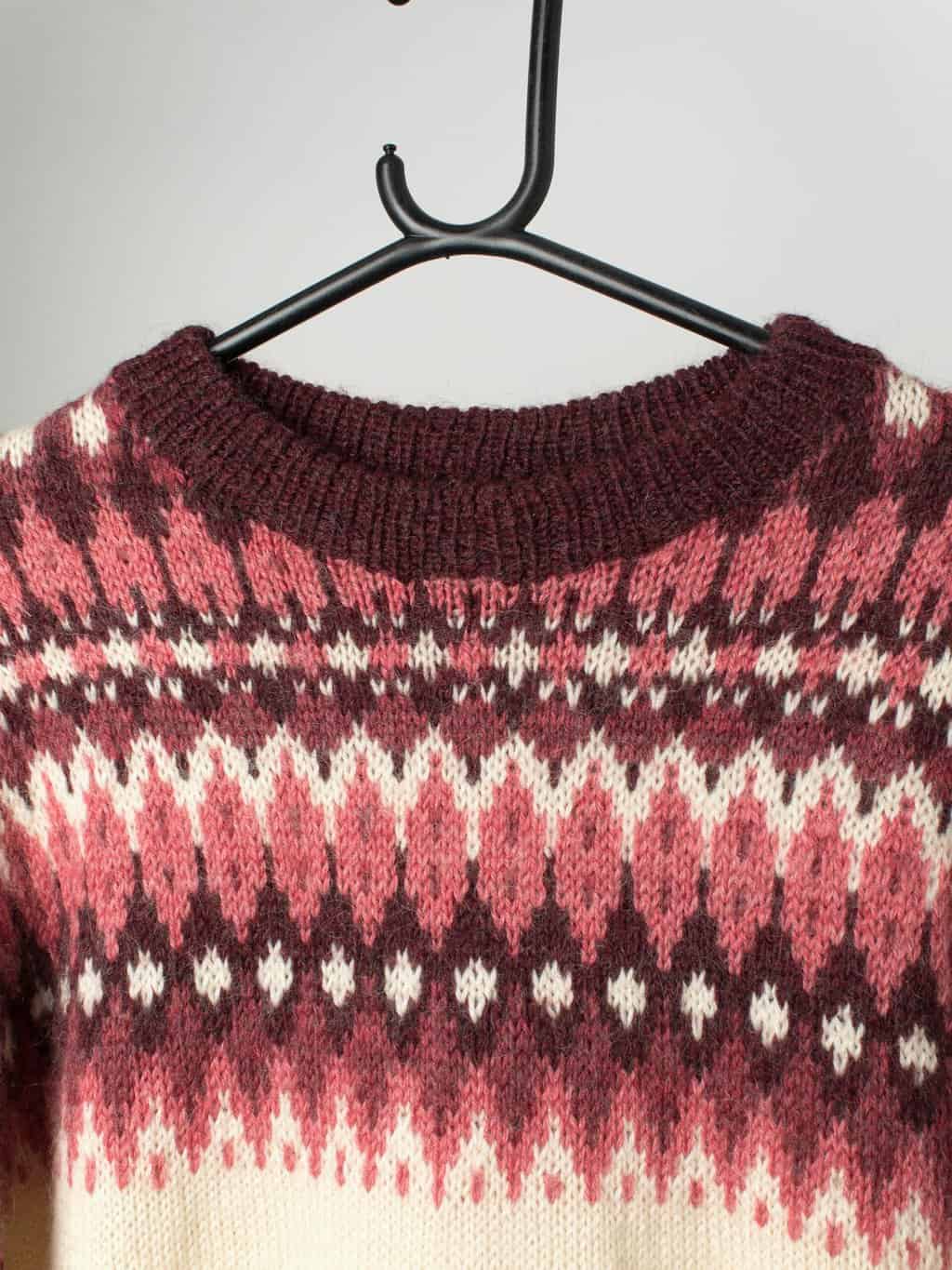 Vintage Norwegian wool sweater with stunning red geometric design - Small / Medium