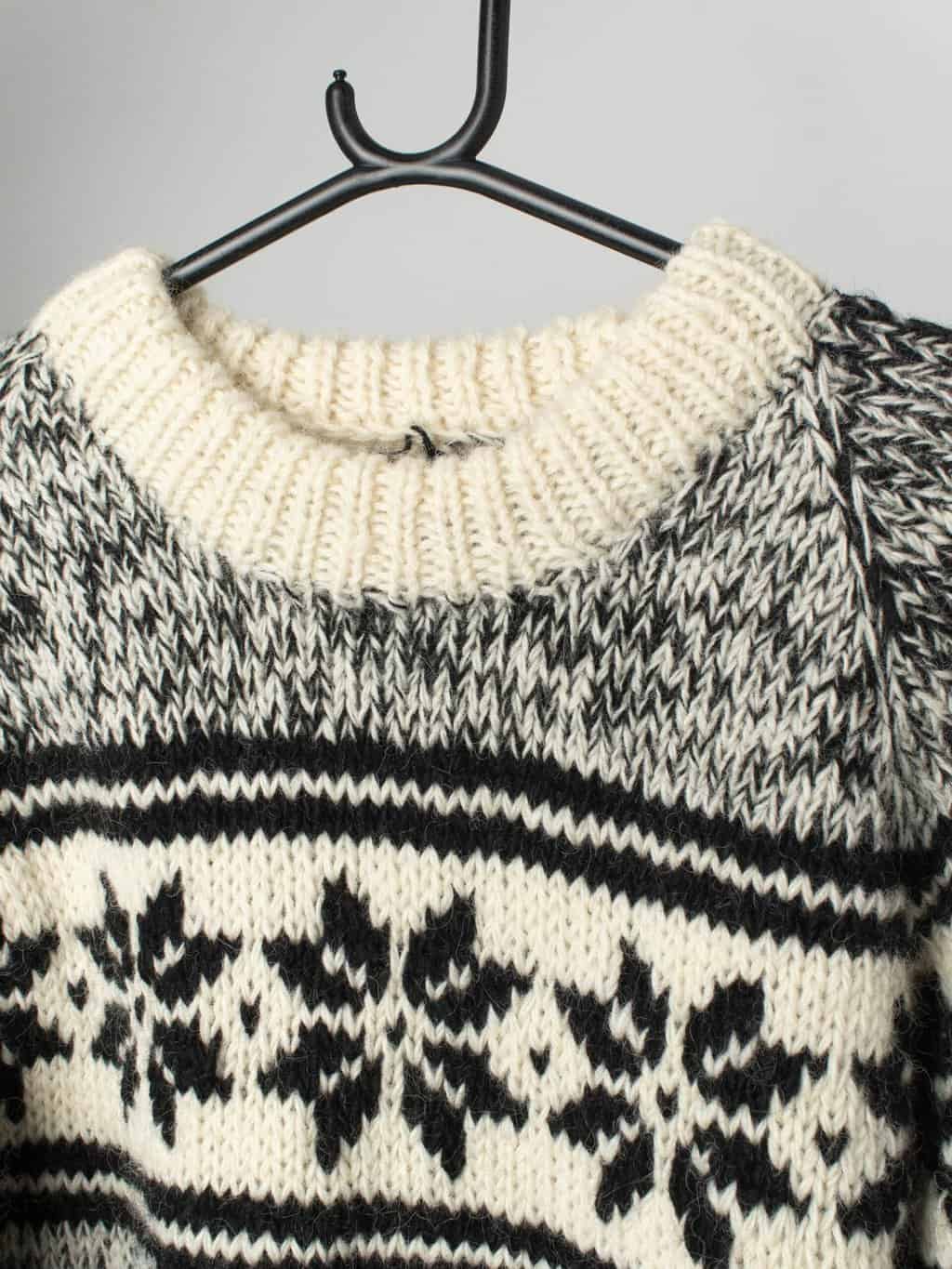 Vintage handknitted chunky wool sweater with snowflake design - XL - Image 2