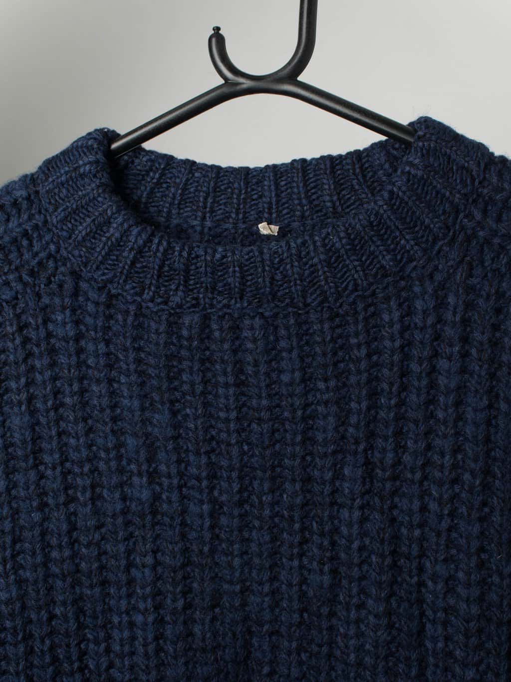 Vintage men's chunky navy blue knitted jumper - S / M - Image 2