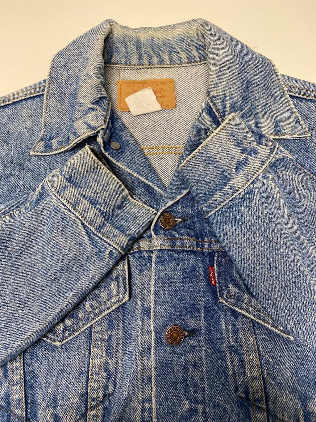 Vintage Levis denim trucker jacket in mid-blue, made in USA - XS / Small - Image 5