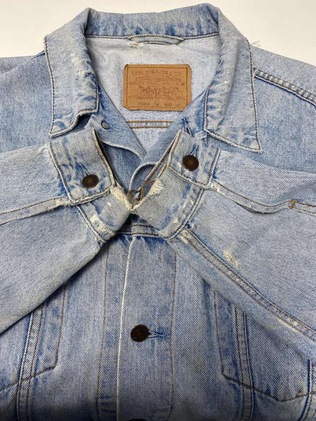 Vintage Levis distressed denim jacket in pale blue - Large / XL - Image 8
