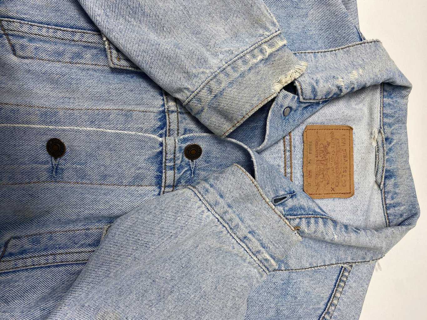 Vintage Levis distressed denim jacket in pale blue - Large / XL - Image 7