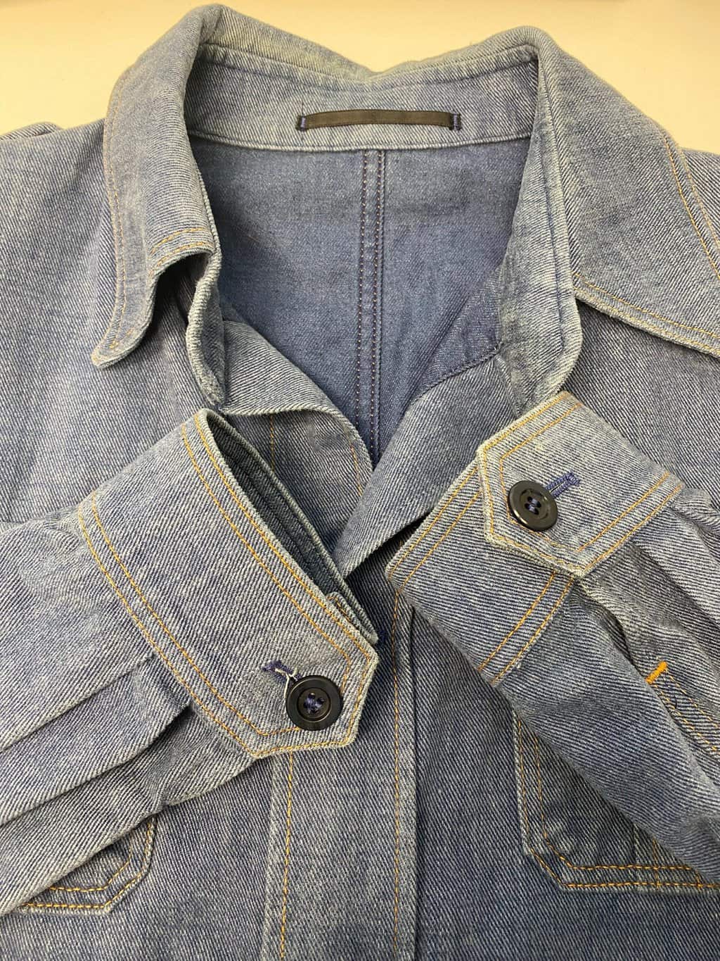 Vintage men's denim jacket in mid-blue - Small - Image 5