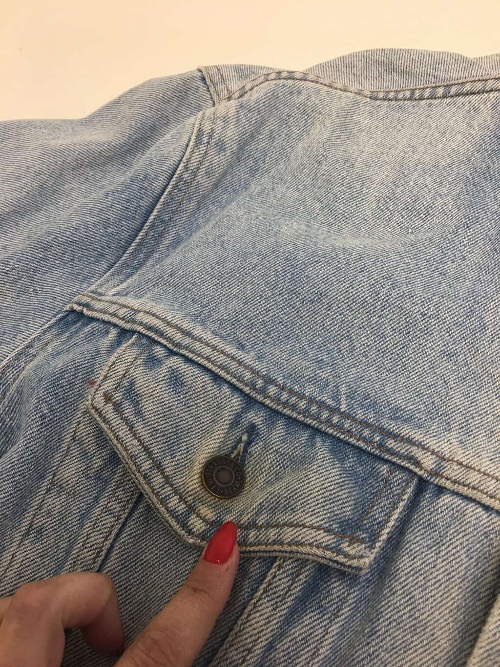 90s vintage Levis denim trucker jacket in pale blue - M - Image 7