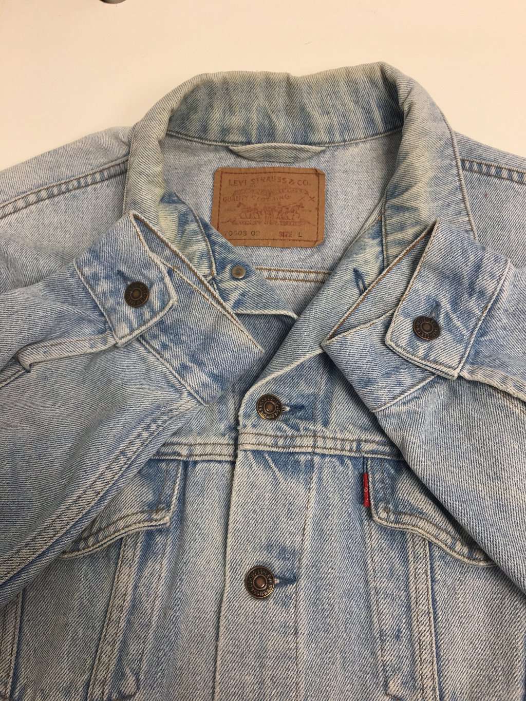 90s vintage Levis denim trucker jacket in pale blue - M - Image 4