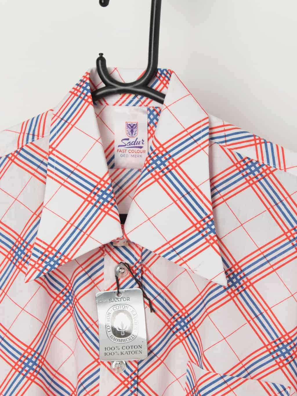 Vintage 70s geometric shirt in red, white and blue, deadstock - Large / XL - Image 2