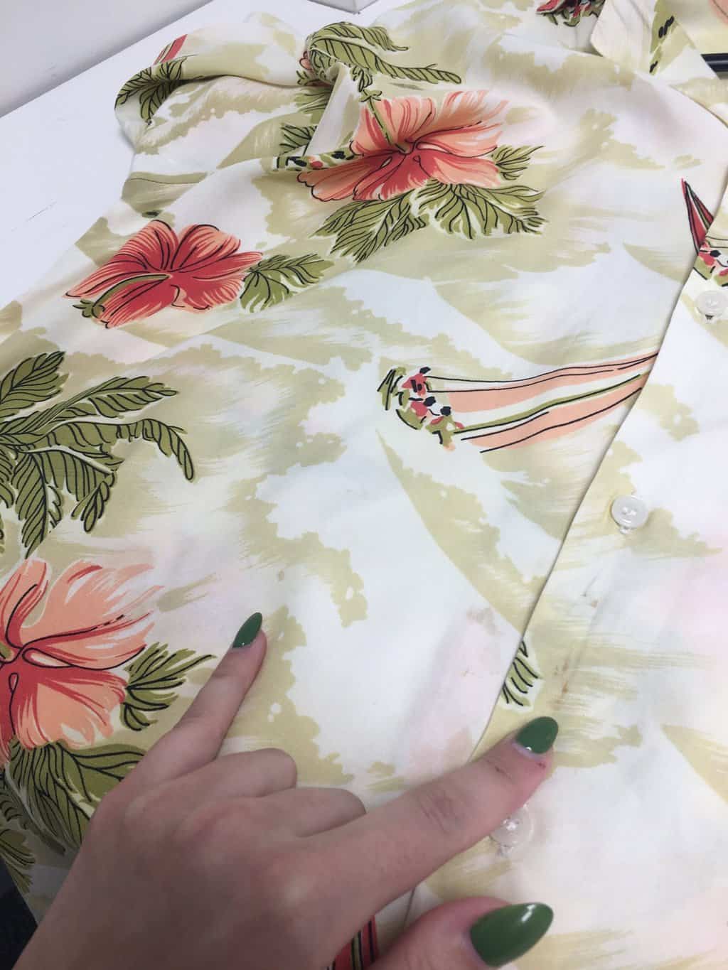 Vintage Hawaiian shirt with pale botanical design - Large - Image 4