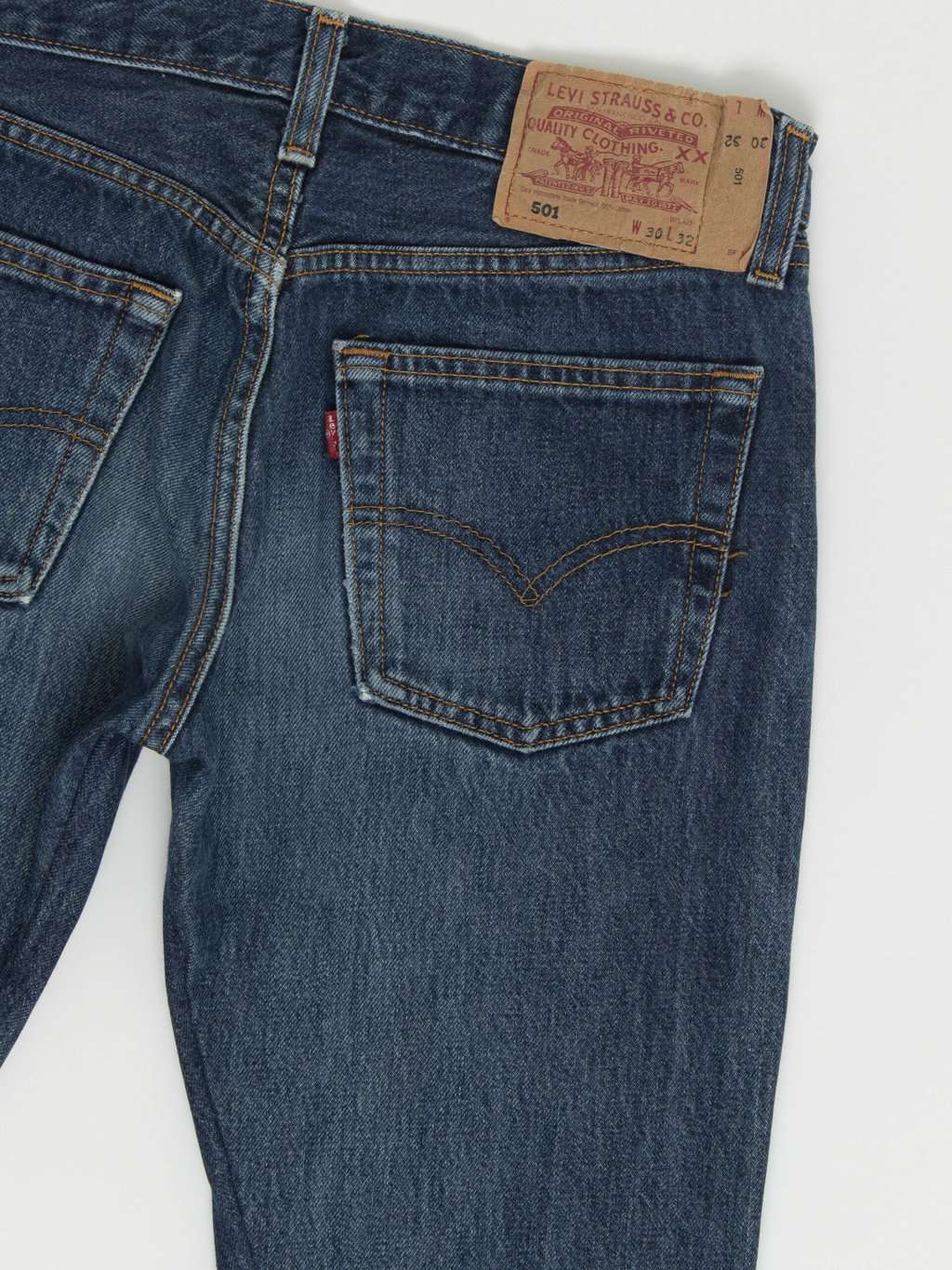 Vintage Levis 501 blue jeans made in the UK, 30 X 32 - Image 5
