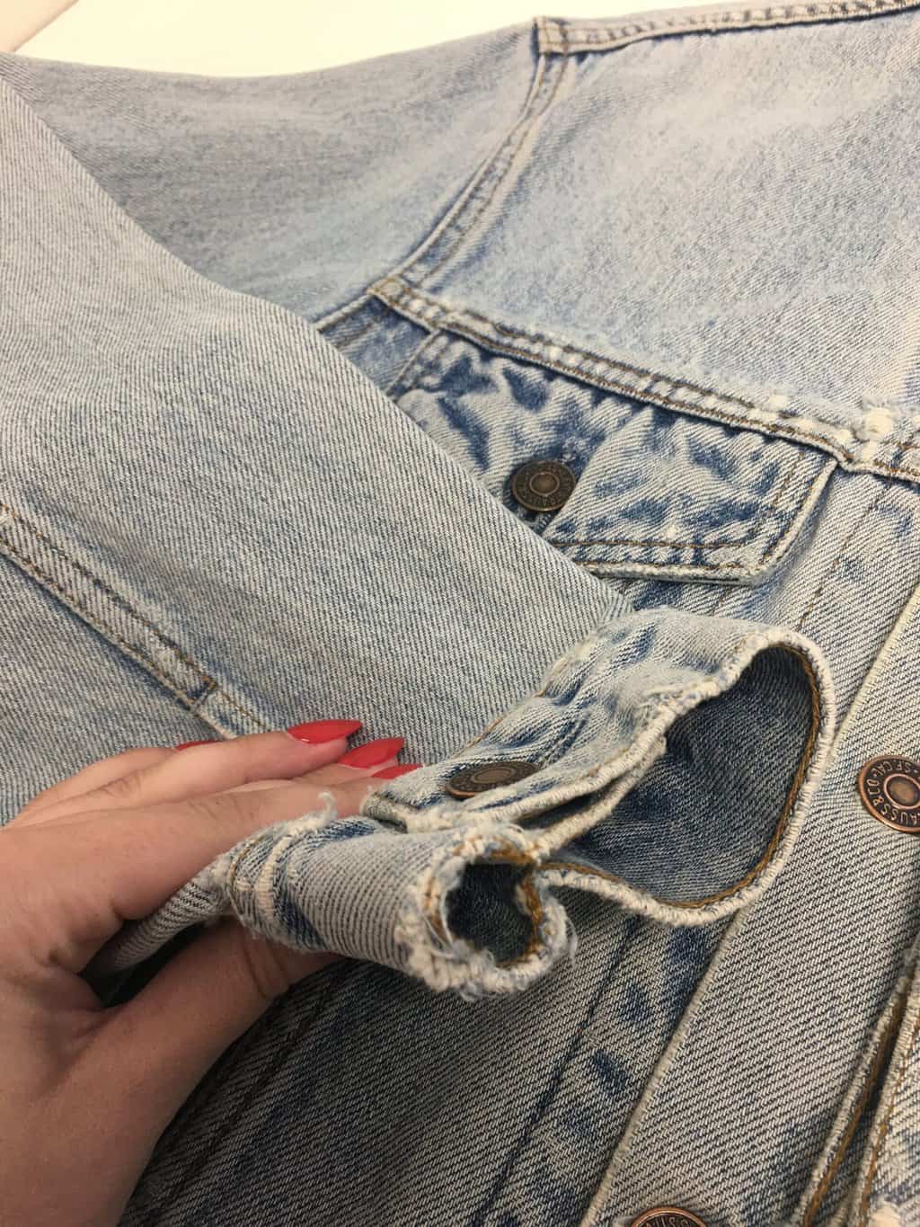 Vintage Levis distressed denim jacket, pale blue - Small - Image 4